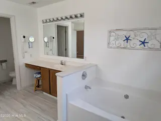 6641 Shire Lane, Wilmington, NC 28411 – photo 19: spacouise mstbath