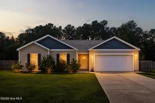 19 Evian Court, Hampstead, NC 28443 — 3-bedroom home in Hope Creek, Hampstead, NC, photo 7 of 49