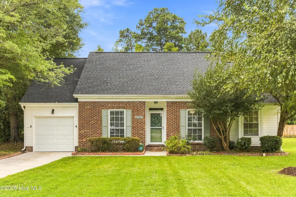 2704 Manor Court, Wilmington, NC 28405 – photo 1 of 51: 001_2704_manor_court_wilmington-1_827