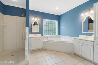 255 Oak Road, Beaufort, NC 28516 – photo 23: Primary ensuite