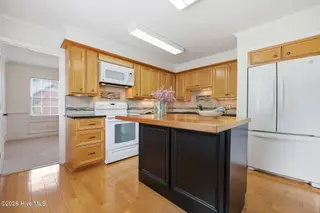 111 N Wedgewood Drive, Washington, NC 27889 – photo 6: 27-web-or-mls-IMG_0029_edit