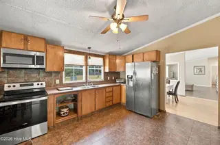 103 Shop Branch Lane, Hampstead, NC 28443 — 3-bedroom manufactured home in Bay Harbor, Hampstead, NC, photo 13 of 43: 103_shop_branch_ln_013