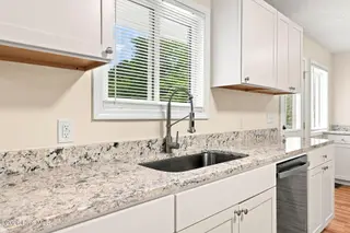 5004 Trent Woods Drive, Trent Woods, NC 28562 – photo 10: 38-web-or-mls-DSC_8685_edit