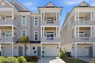 706 Atlantic Beach Causeway A, Atlantic Beach, NC 28512 — 3-bedroom townhome in Showboat Cottages, Atlantic Beach, NC, photo 15 of 48: 22-web-or-mls-IMG_5599