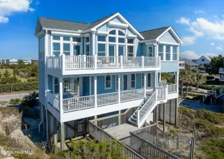 6901 W Beach Drive, Oak Island, NC 28465 – photo 8: 6901 W Beach Rev MLS-5