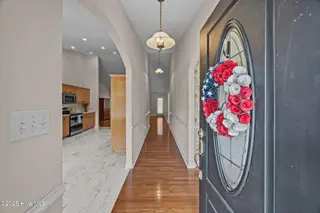 303 Deerfield Drive, New Bern, NC 28562 — 3-bedroom home in Deerfield, New Bern, NC, photo 8 of 53: 303 Deerfield Drive