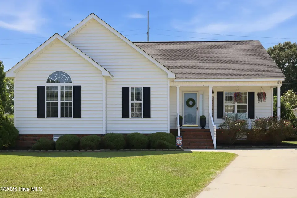2004 Chesco Court, Winterville, NC 28590 – photo 1 of 48: 1-web-or-mls-IMG_0002 (1)