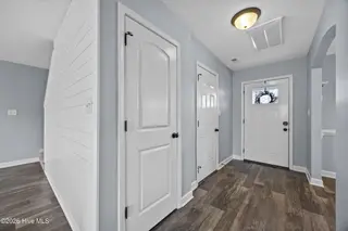 214 Breakwater Drive, Sneads Ferry, NC 28460 – photo 5: 10_foyer