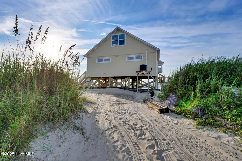 1714 N Shore Drive, Surf City, NC 28445 – photo 1 of 32: 003_p6866697_840