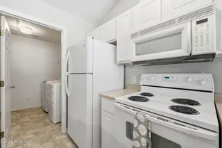 2225 Locksley Woods Drive F, Greenville, NC 27858 – photo 13: 35-web-or-mls-IMG_8702