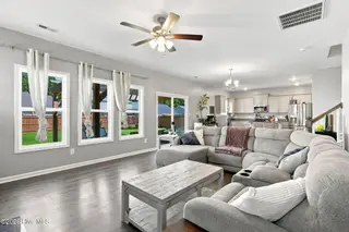 114 Station Yard Road, New Bern, NC 28562 – photo 2: Living room