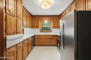611 Gloucester Road, Goldsboro, NC 27534 — 3-bedroom home in Spring Valley, Goldsboro, NC, photo 20 of 37: 29-611 Gloucester Rd-29