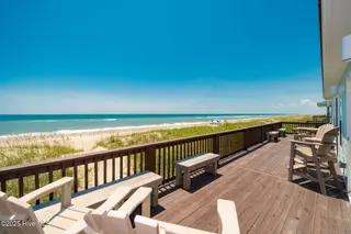 405 Ocean Drive, Emerald Isle, NC 28594 – photo 9: 10-web-or-mls-cchadwick-visuals-405-ocea