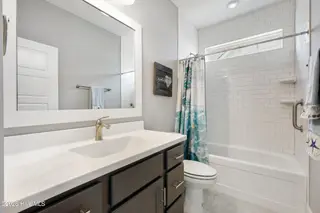 725 Wharton Avenue, Wilmington, NC 28412 – photo 23: Second Full Bathroom