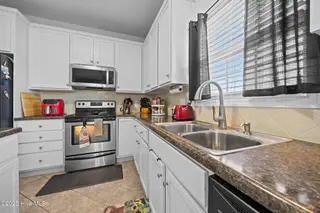 156 Moonstone Court, Jacksonville, NC 28546 – photo 14: 21-web-or-mls-156 Moonstone Ct. 48