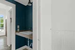 204 Turner Street, Beaufort, NC 28516 – photo 15: Half bath