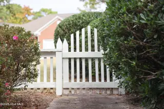9402 Short Putt Court, Wilmington, NC 28412 — 3-bedroom home in Cypress Island, Wilmington, NC, photo 10 of 47: Fenced Backyard