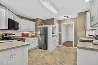 404 Jasmine N, Swansboro, NC 28584 — 3-bedroom condo in The Villages at Swansboro, Swansboro, NC, photo 15 of 36