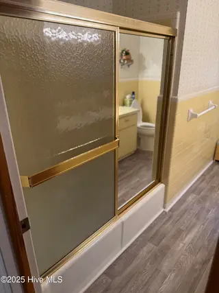 1701 S Nc 41 And 111 Highway, Beulaville, NC 28518 — 4-bedroom home, Beulaville, NC, photo 16 of 27: hallway bathroom shower