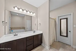 806 Tuscarora Trail, Jacksonville, NC 28546 – photo 18: 15_bathroom