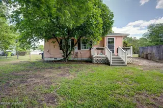 613 Franklin Avenue, New Bern, NC 28560 – photo 10: 09-613_Franklin-24