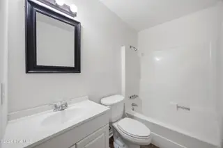 118 Fletcher Place, Greenville, NC 27858 – photo 12: Guest bath