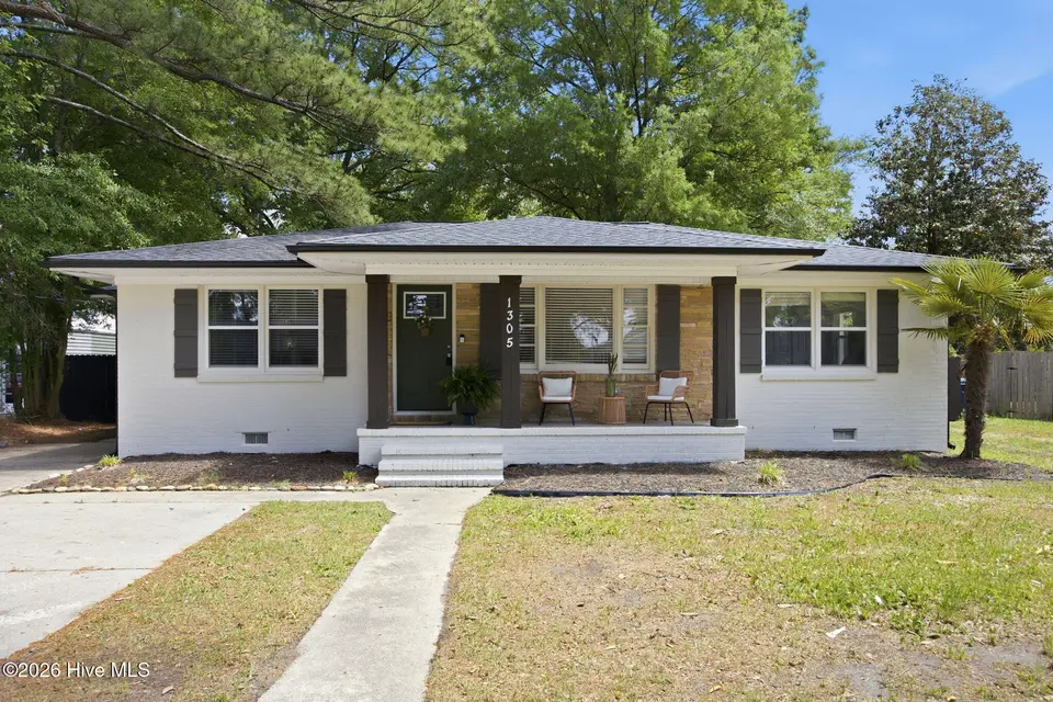 1305 Washington Street, Washington, NC 27889 – photo 1 of 20: 11-web-or-mls-img_0040
