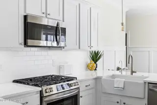 2212 Lakeside Circle, Wilmington, NC 28401 – photo 15: 013_2212_lakeside_circle-11_976