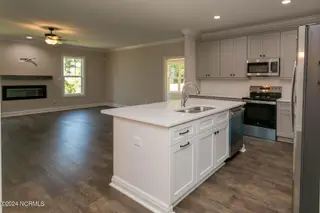 519 N Sycamore Street, Aberdeen, NC 28315 – photo 12: kitchen3