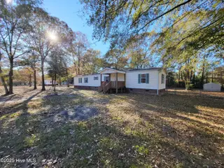 119 Edgewater Lane, Richlands, NC 28574 — 2-bedroom manufactured home in Chapel Ridge, Richlands, NC, photo 4 of 34: 119 Edgewater Ln, Richlands, NC