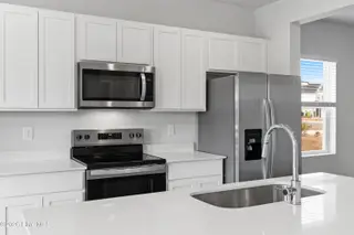 612 S Squires Run Lane, Richlands, NC 28574 – photo 17: Kitchen