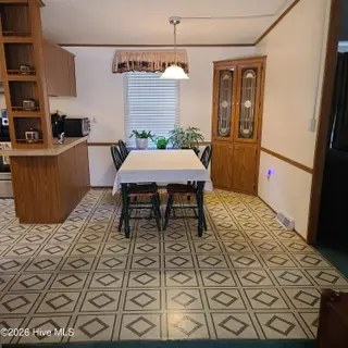 107 Eagle Ridge Drive, Dudley, NC 28333 — 4-bedroom manufactured home in Eagle Ridge, Dudley, NC, photo 6 of 17: Dining