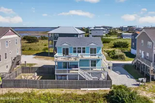 111 Summer Place Drive, North Topsail Beach, NC 28460 — 3-bedroom home, North Topsail Beach, NC, photo 10 of 58: 111SummerPlaceDrive-58