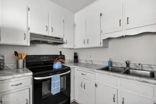 209 Cardinal Road, Jacksonville, NC 28546 – photo 11: Kitchen