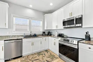 Atlantic Beach – photo 14: Kitchen
