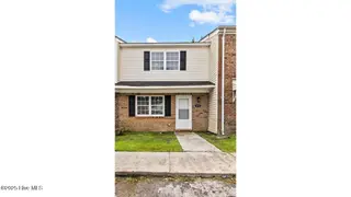 411 Myrtlewood Circle, Jacksonville, NC 28546 – photo 1: Front