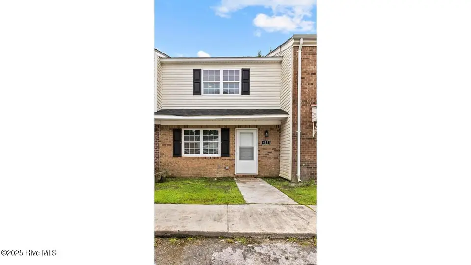 411 Myrtlewood Circle, Jacksonville, NC 28546 – photo 1 of 20: Front