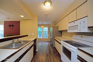 186 Raintree Circle, Jacksonville, NC 28540 – photo 7: Kitchen