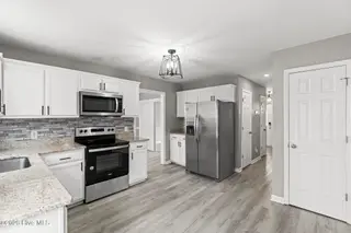 111 Summercreek Drive, Jacksonville, NC 28546 — 4-bedroom home in Bay Meadows, Jacksonville, NC, photo 12 of 32