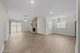 707 Plantation Drive, New Bern, NC 28562 – photo 3: 22-web-or-mls-DSC_2681