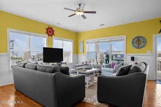 2414 Ocean Drive, Emerald Isle, NC 28594 – photo 17: Living Area