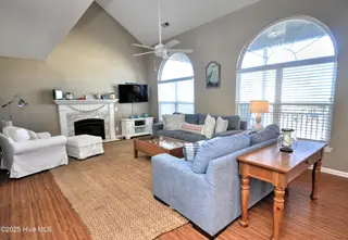 286 E Second Street, Ocean Isle Beach, NC 28469 – photo 6: LR2