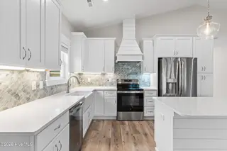 204 NE 33rd Street, Oak Island, NC 28465 – photo 15: 19-web-or-mls-cammediallc.com-26