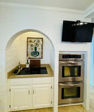 1008 Bateman Drive, Elizabeth City, NC 27909 – photo 18: Cook top with vent and double ovens!