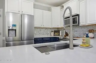 2528 Brookville Drive B, Greenville, NC 27834 – photo 13: 33-web-or-mls-img_0032