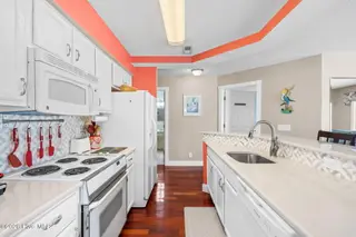 908 Resort Circle Unit 512, Sunset Beach, NC 28468 — 2-bedroom condo in Colony II, Sunset Beach, NC, photo 9 of 39: Kitchen