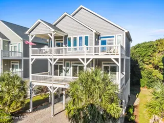 310 Oceanaire Lane, Surf City, NC 28445 – photo 2: 004_310_oceanaire_lane-4_458