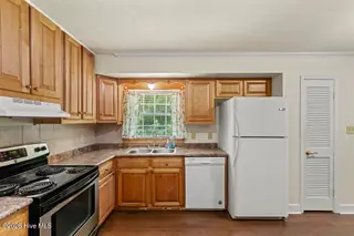 604 Oakwood Avenue, Jacksonville, NC 28546 – photo 12
