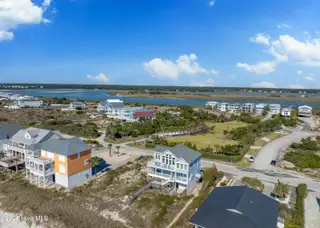 6901 W Beach Drive, Oak Island, NC 28465 – photo 10: 6901 W Beach Rev MLS-8