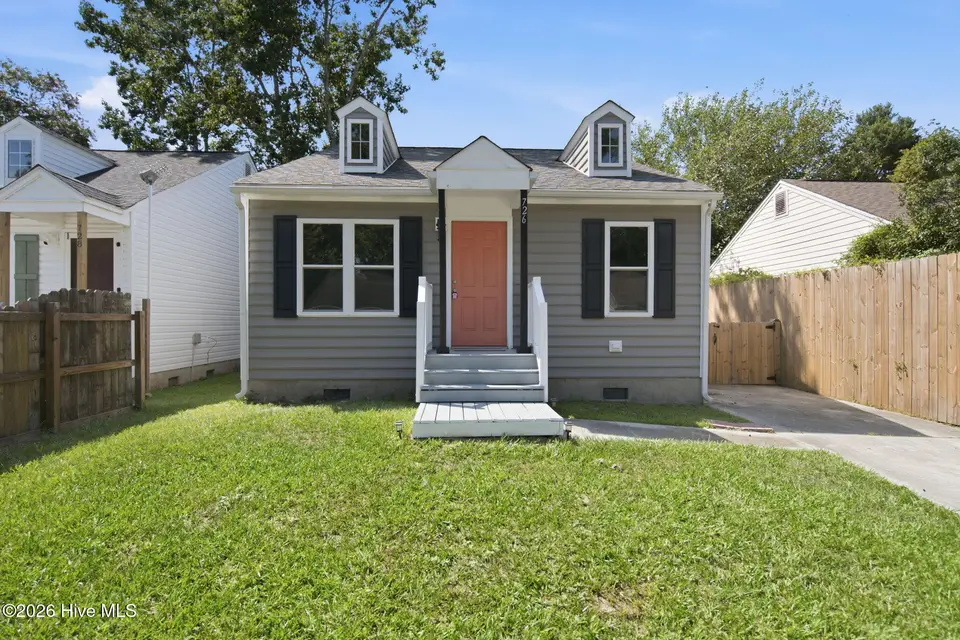 726 Varsity Drive, Wilmington, NC 28403 – photo 1 of 28